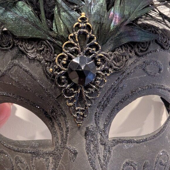 Two Venetian masks made in Italy - Picture 4 of 8